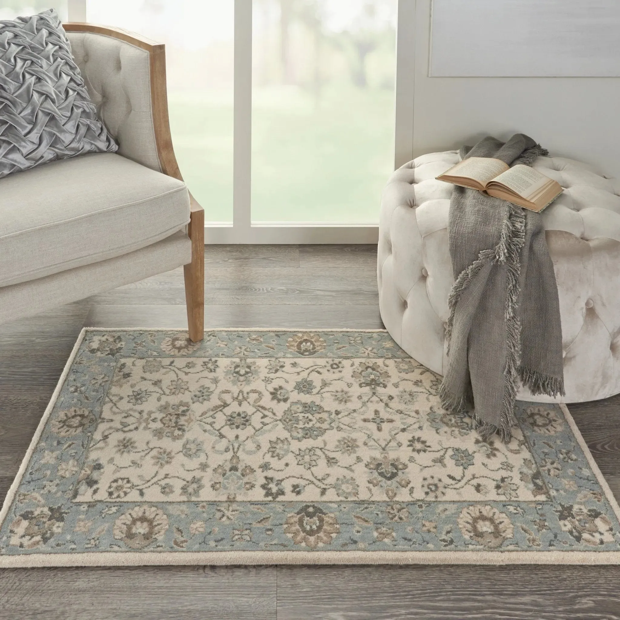 Living Treasures LI16 Ivory/Aqua Rug