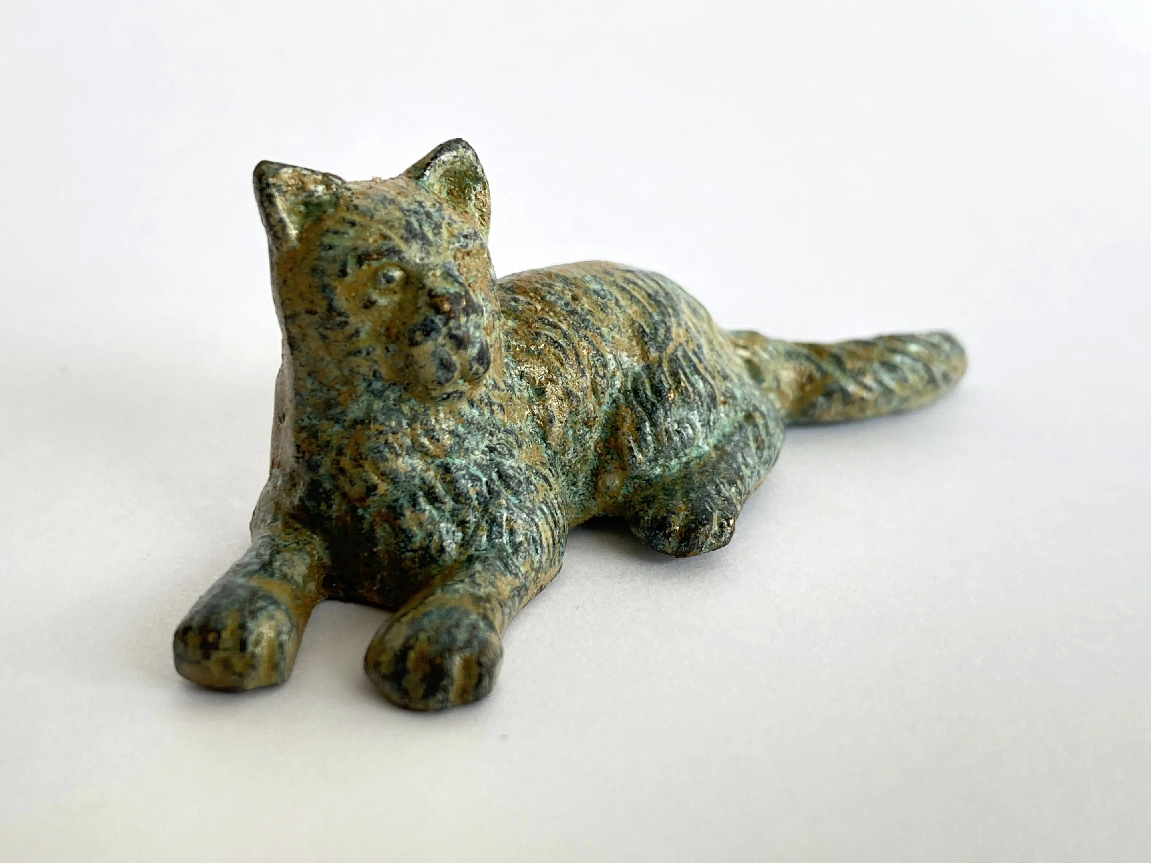 Lying Kitten Statue (Bronze)