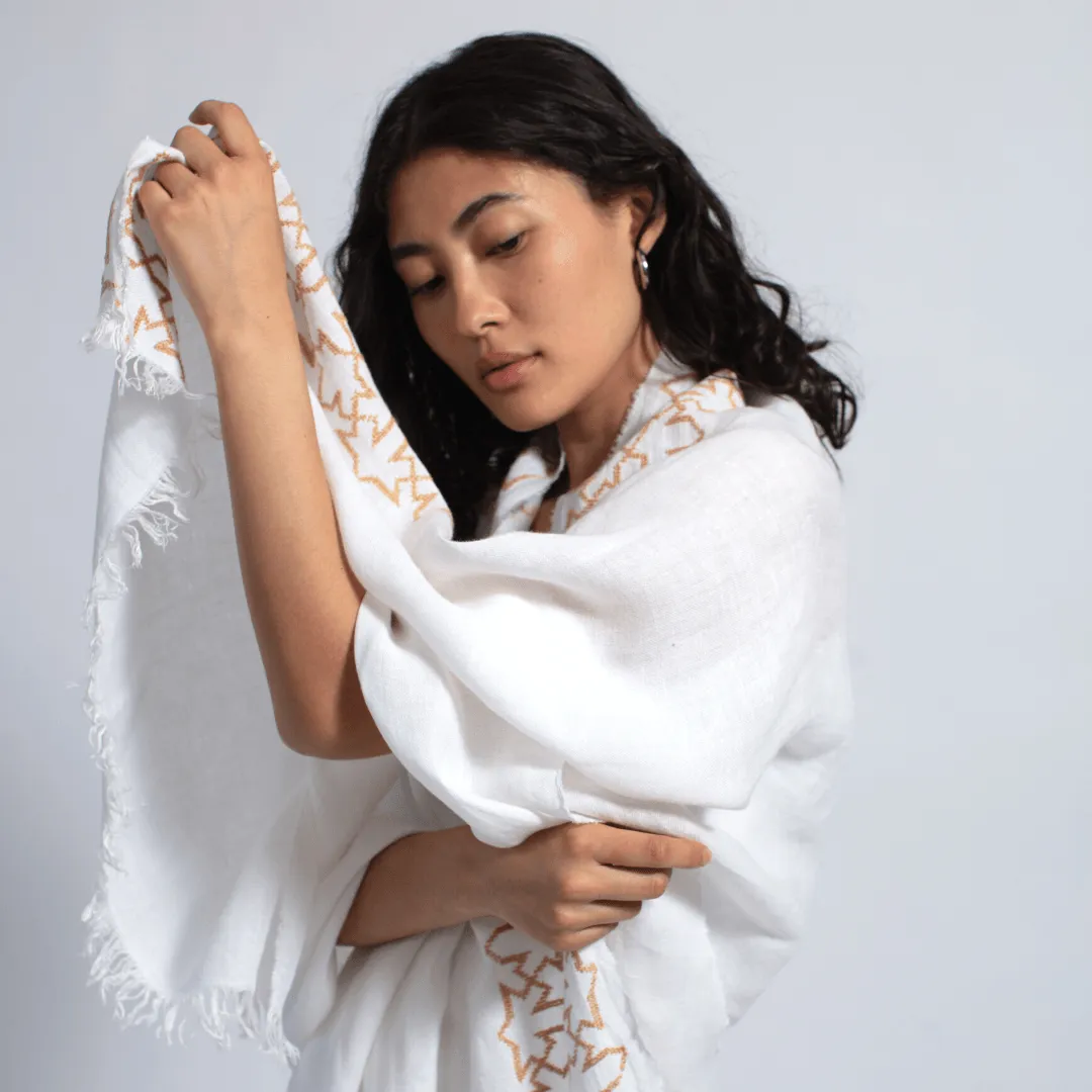 WHITE LINEN SHAWL GOLD SULTAN HAN